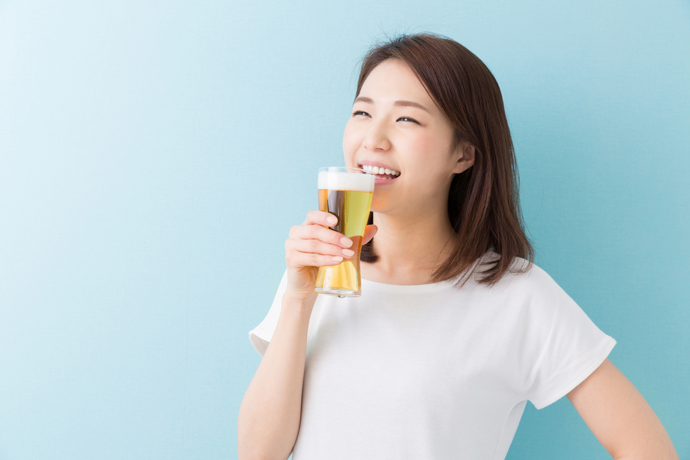 生理中のお酒はNG？！アルコールが生理に与える影響とは
