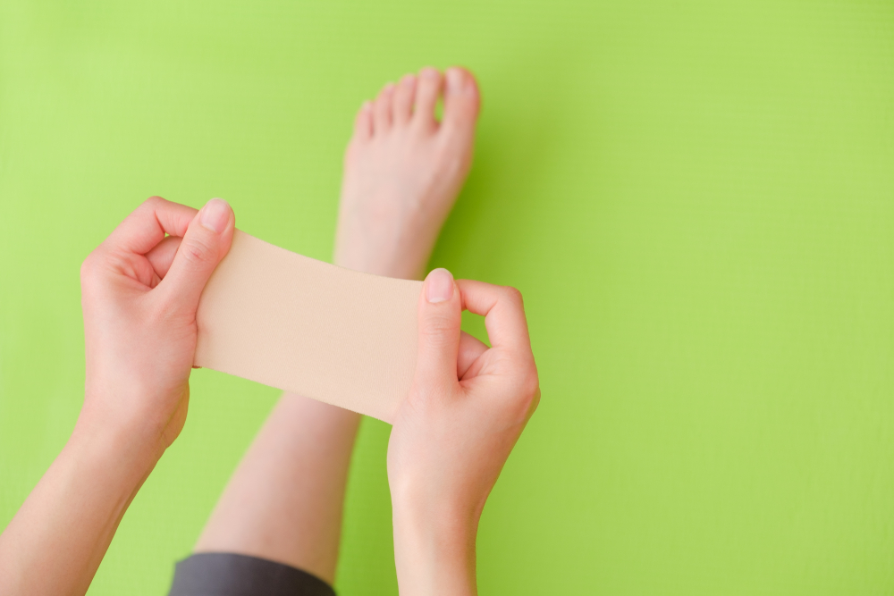 モーラス®テープの効果・特徴・副作用｜ロキソニンテープとの違いについて徹底解説