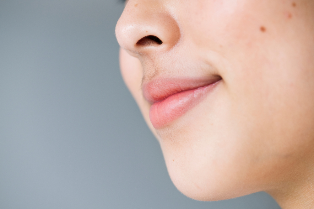 伝染性単核球症（キス病）の原因と症状、治療法、再発について