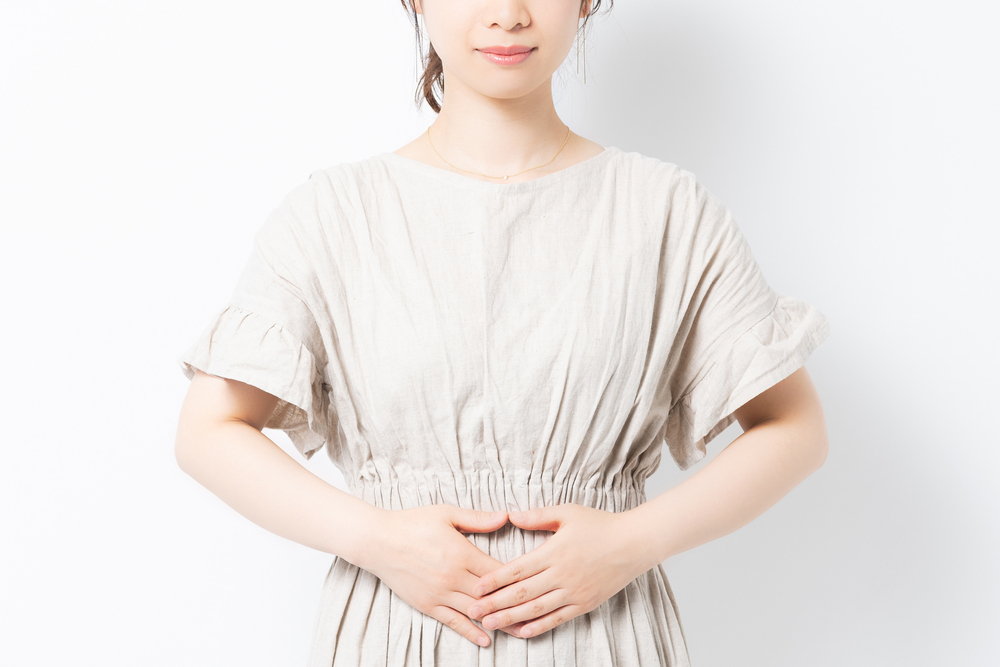 生理前にお腹が張る原因は？お腹の張りに効く市販薬も解説