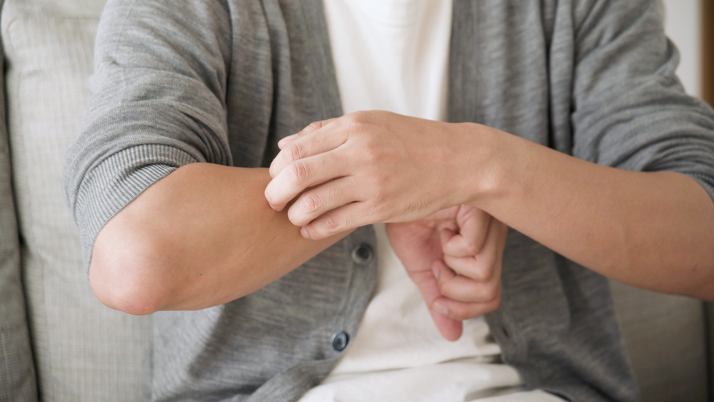 虫刺されが治らない原因は？対処法と病院受診の目安を紹介