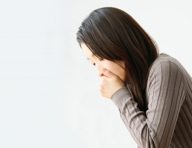 痰の色に注意!緑・茶色など痰の色別に原因を解説