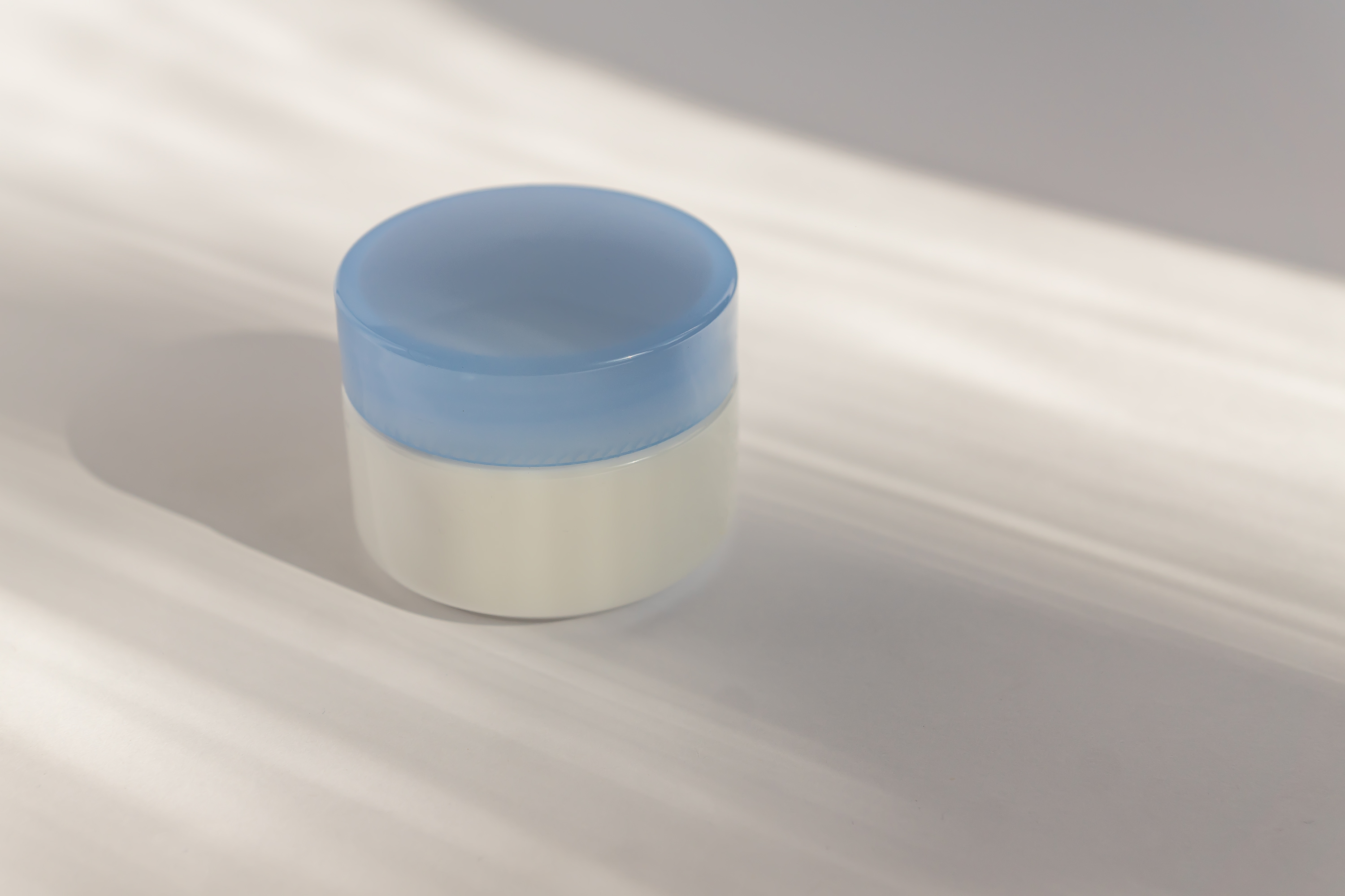 プロペト®︎と同じ成分の市販薬｜効能効果や白色ワセリンとの違いを解説