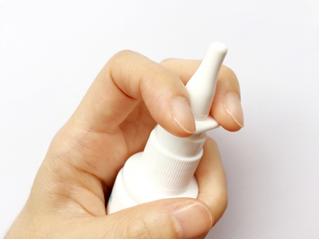 ナゾネックス®︎点鼻液は市販されている？｜花粉による鼻水や鼻づまりなどに効く市販薬を紹介