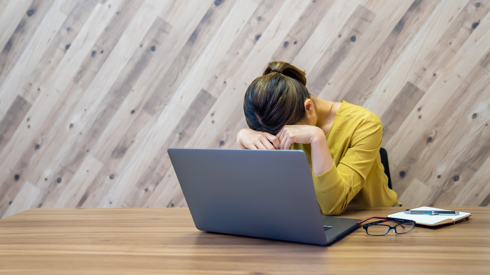 眠気覚ましの市販薬|おすすめの飲み方やカフェイン剤の効果と注意点