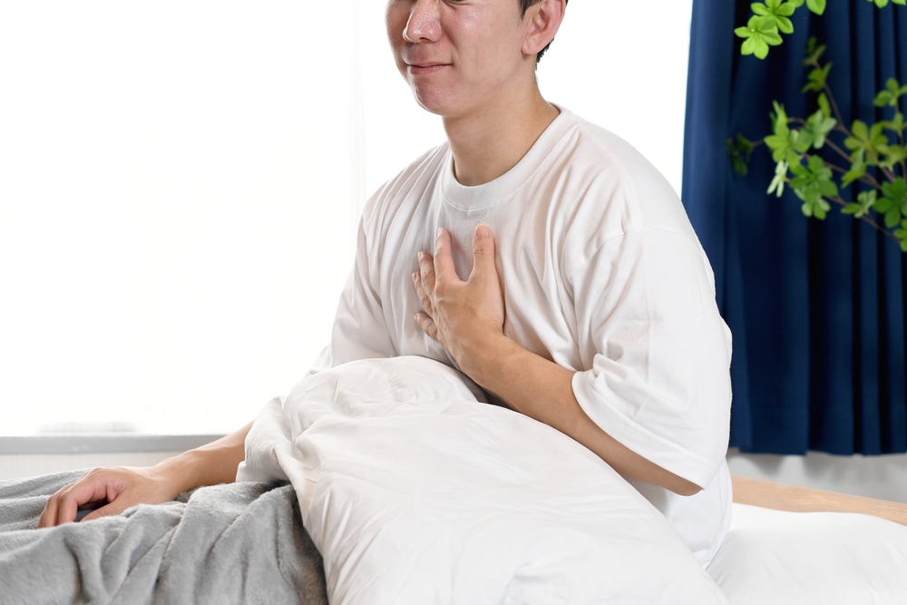 繰り返す逆流性食道炎。慢性的な症状にはオンライン診療で負担を軽減