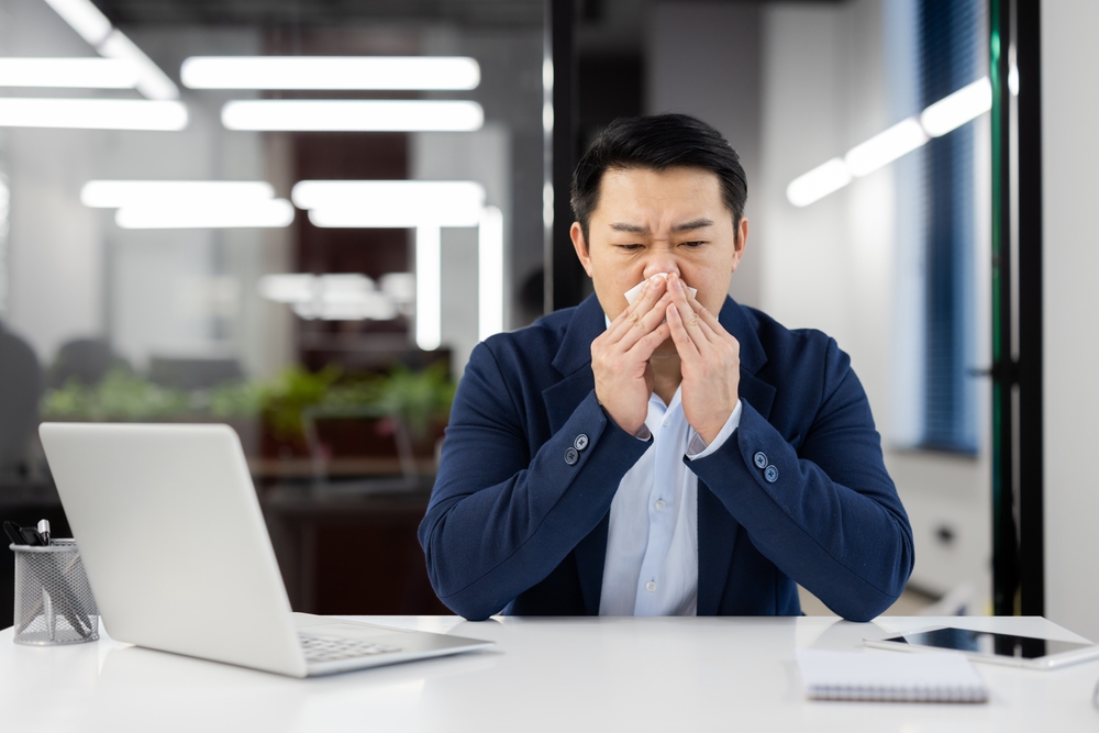花粉症で仕事中に眠くなる？原因と「眠くなりにくい対策」の考え方