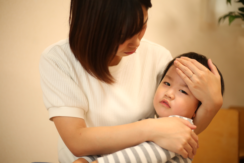 子どもが旅先で急な発熱。小児科のオンライン診療という選択肢