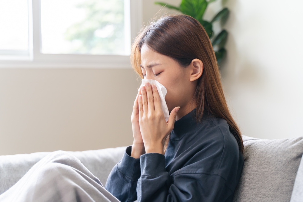 秋の花粉症はいつからいつまで？ブタクサ等の症状・対策と舌下免疫療法